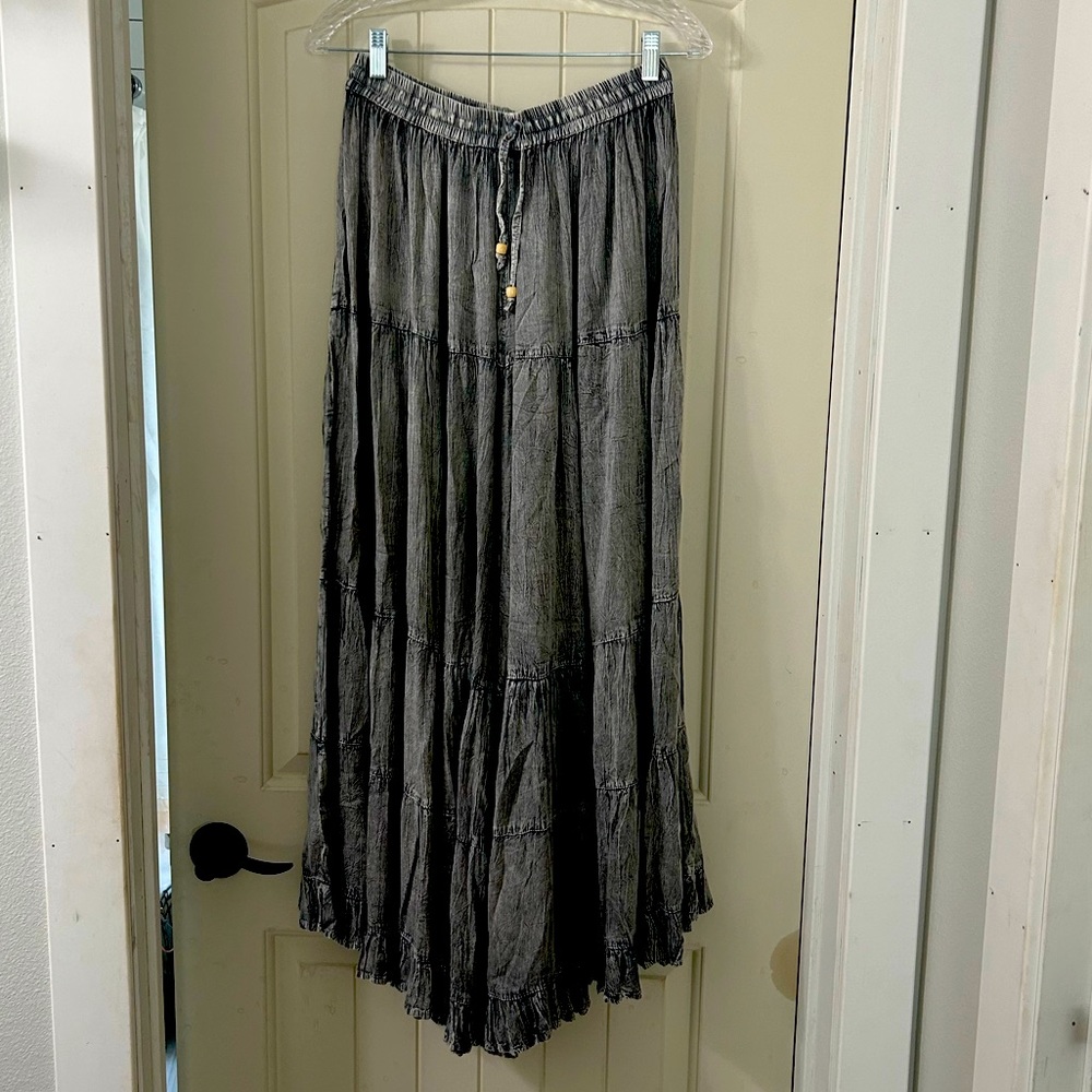 New with tags wide leg pants/almost skirt…size medium